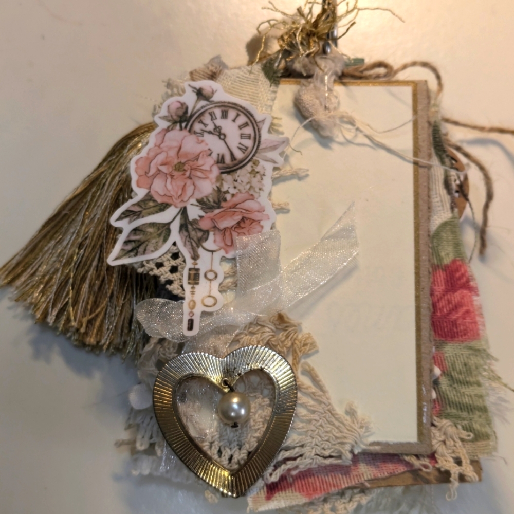 Tag mini scrapbook